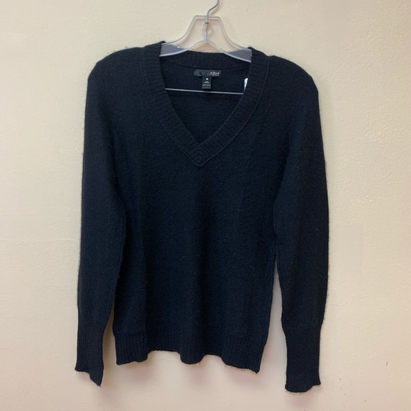 AQUA V-Neck Cashmere Sweater - Picture 7 of 8